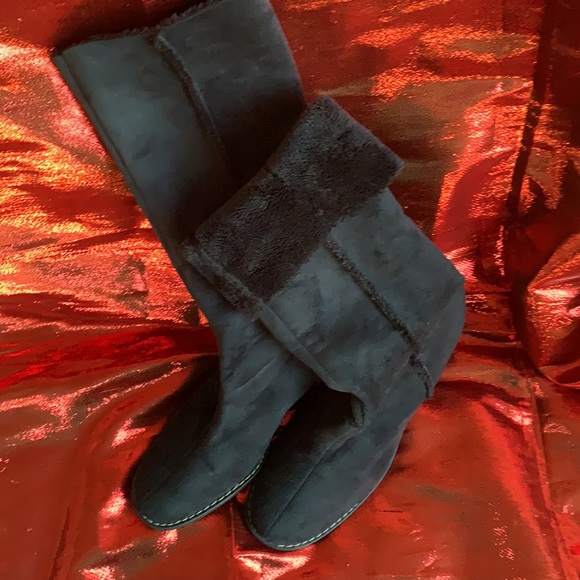 Anne Klein suede boots - Picture 4 of 6